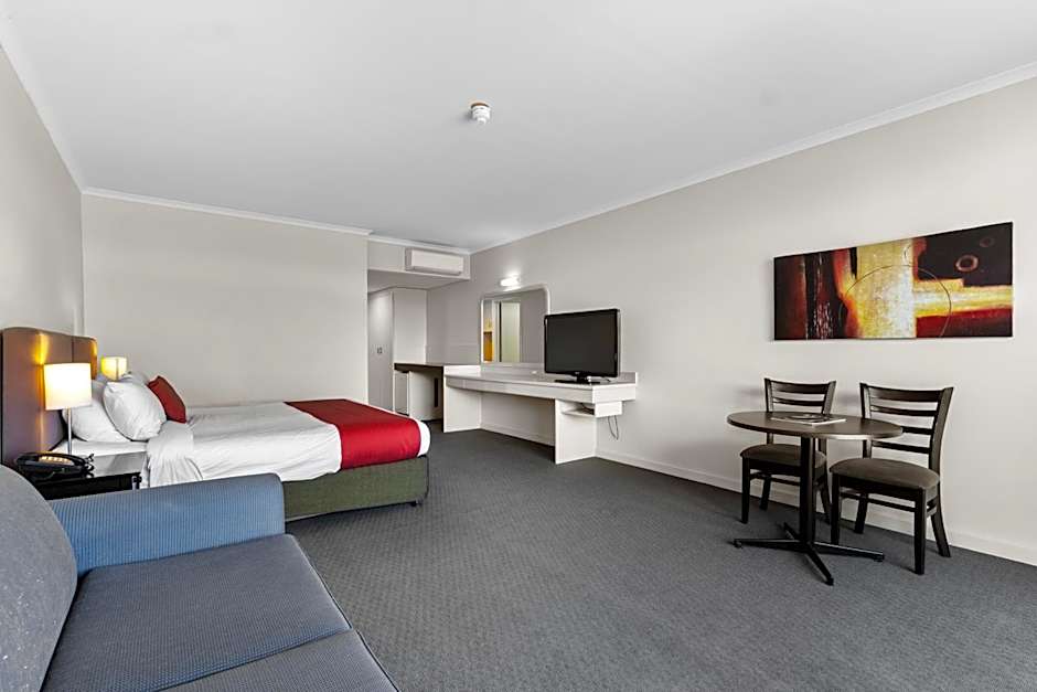 Comfort Hotel Adelaide Meridien