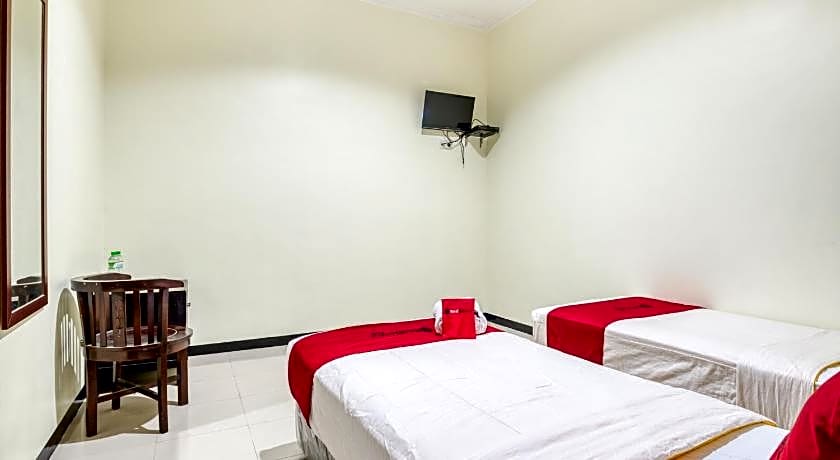 RedDoorz Syariah @ Ketintang Surabaya