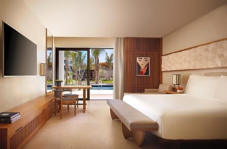 Deluxe King Private Pool