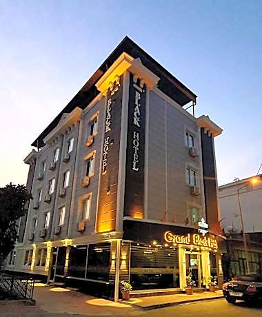 Grand Black Hotel