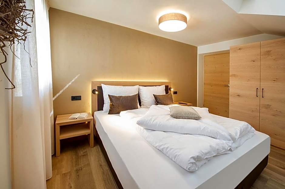 Haus Gregori Modern & Central Stay in Vineyard with Rooftop & Served Breakfast