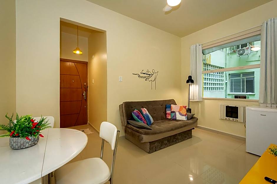 Confortavel apto a 280m da Praia de Copacabana RJ