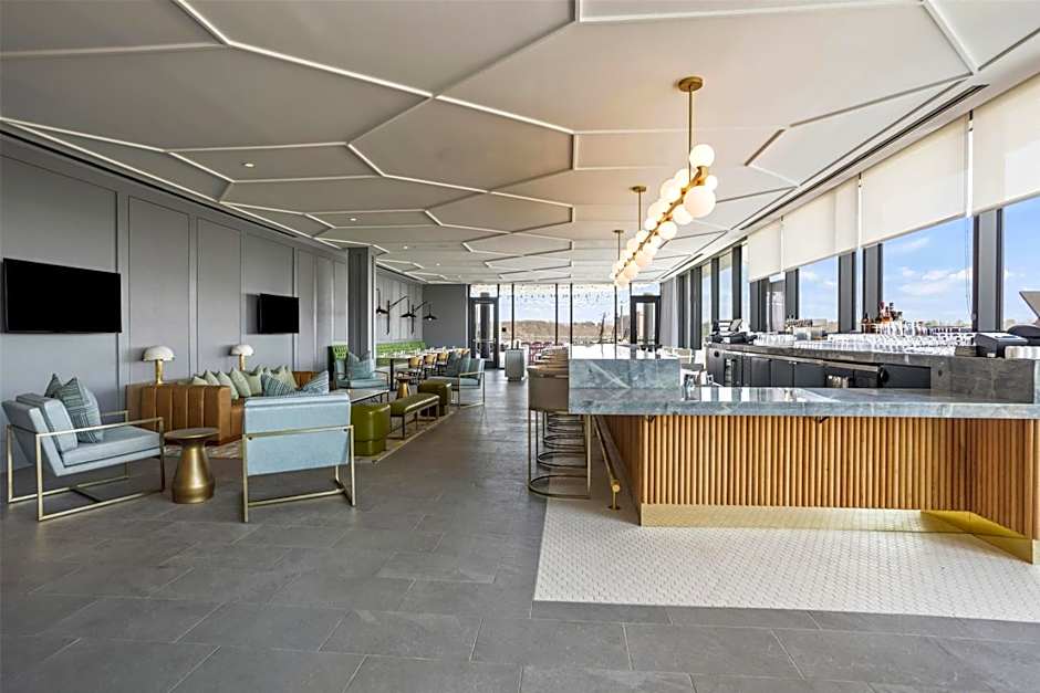 The Highlander at Radford, Tapestry Collection by Hilton