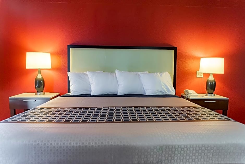 Spencer Inn & Suites