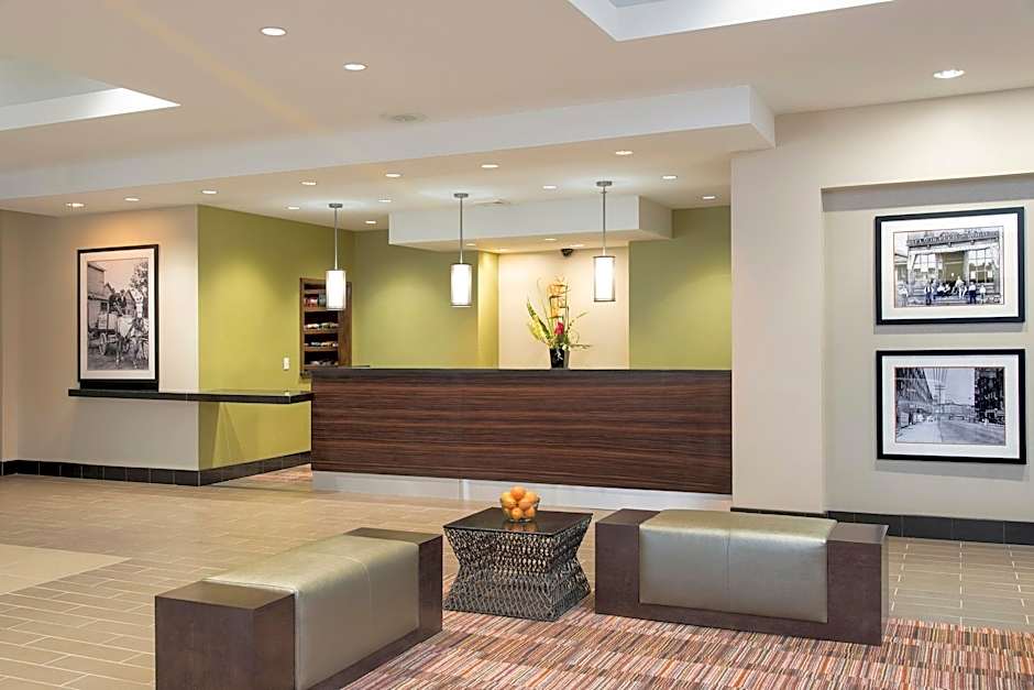 DOUBLETREE BY HILTON HOTEL GRAND RAPIDS AIRPORT