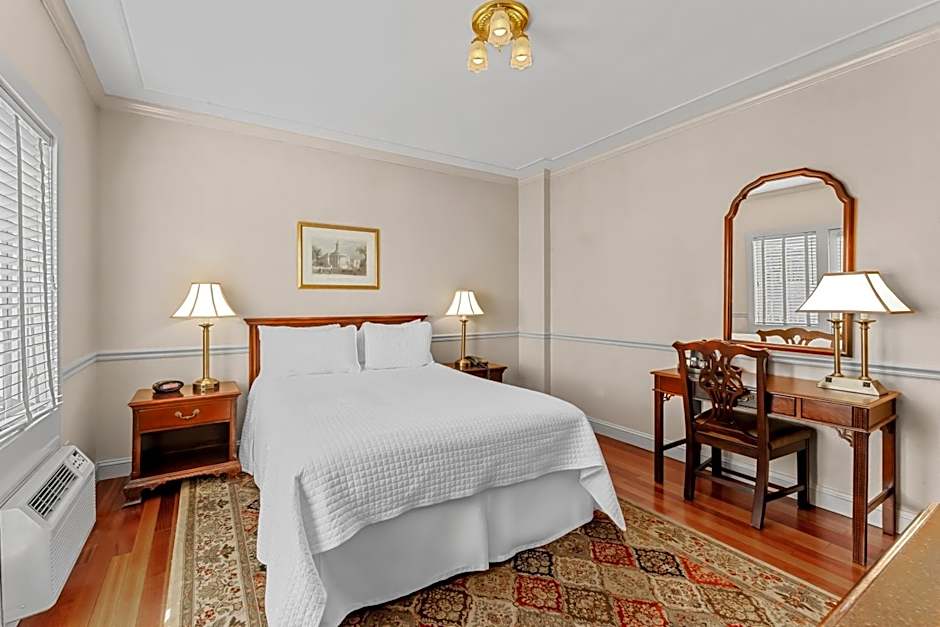 Photo 1 of 9 of 1 Queen Bed, Balcony