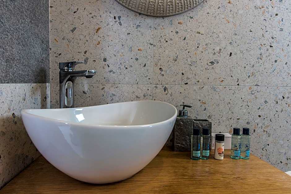 V-rooms in Milos Cyclades