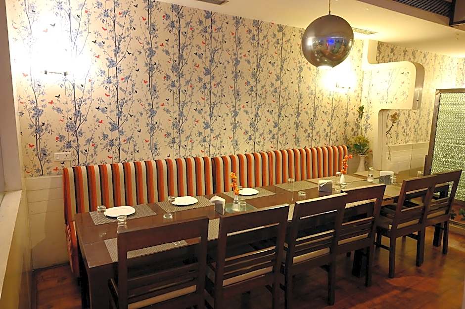 Hotel K.C. Cross Road