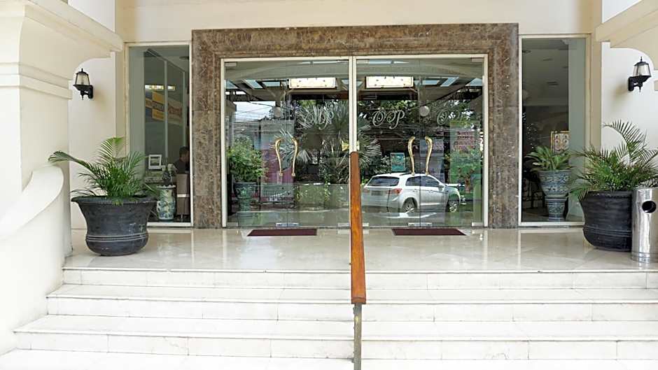 Roosseno Plaza Serviced Apartment