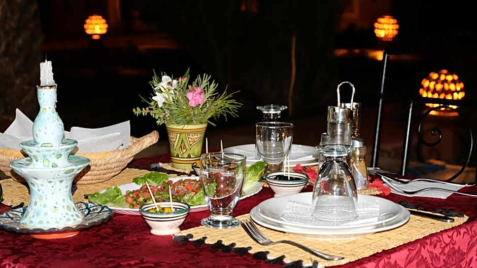 Oasis Tilogui-Luxury Hotel Restaurant and Desert Excursions In Zagora