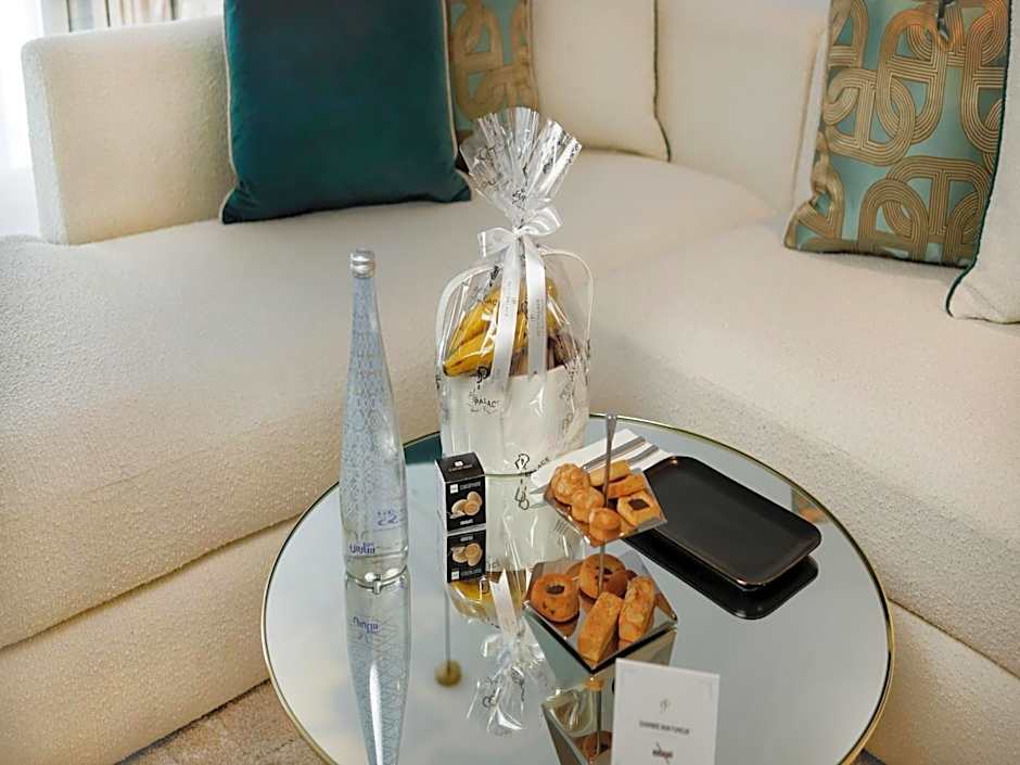 Petit Palace Suites Hotel