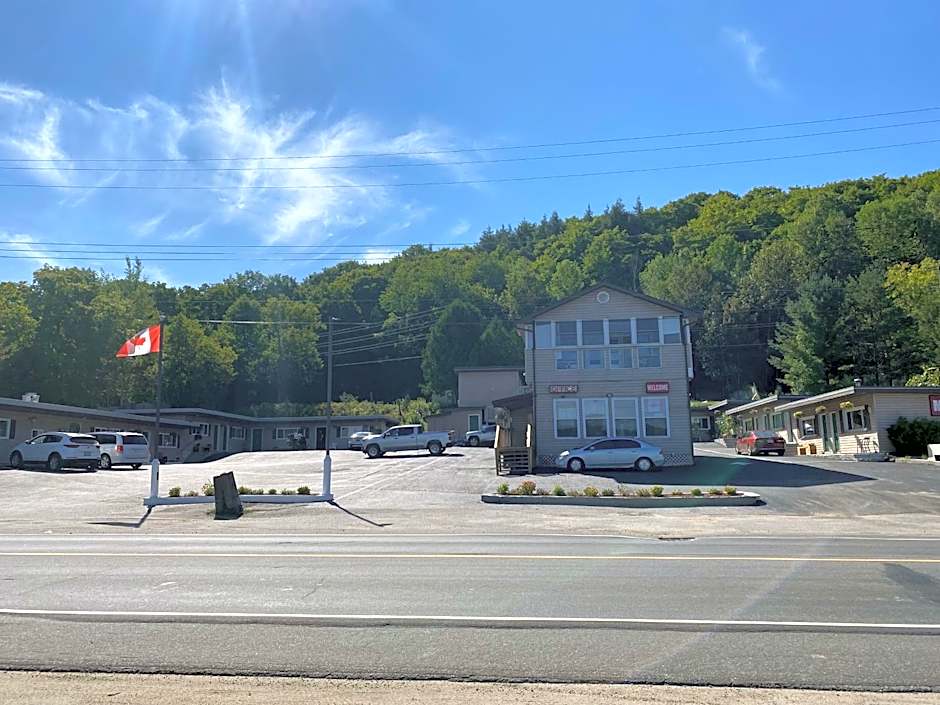 Silver Maple Motel