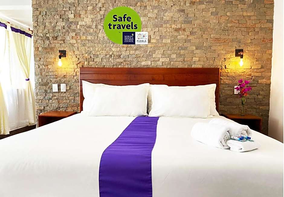 Hotel & Suites Cerro Roj0