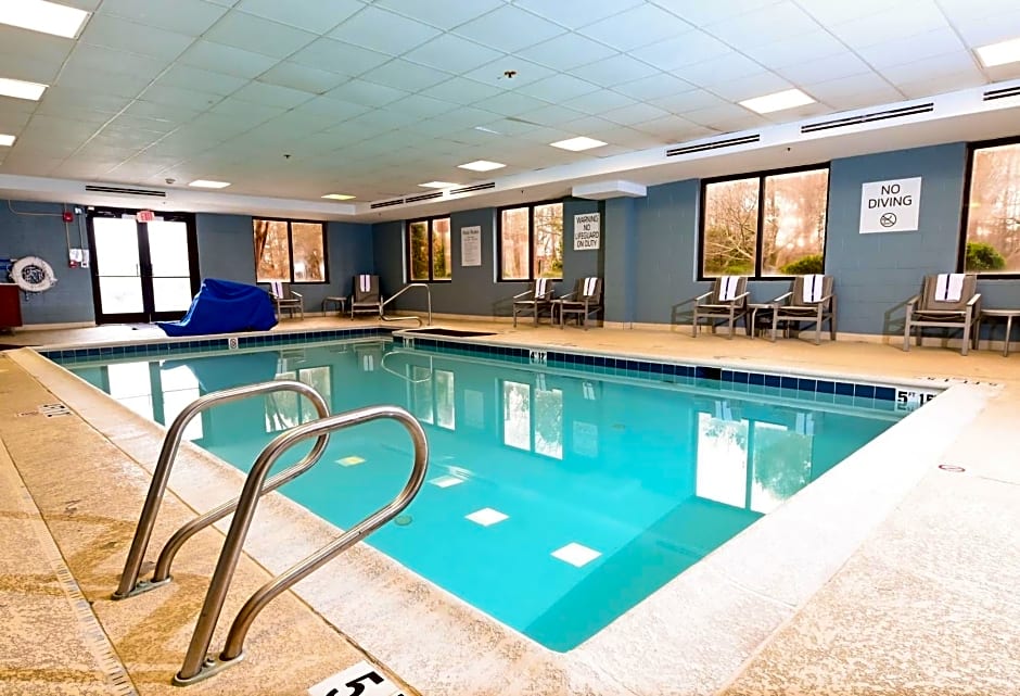 Holiday Inn Express Richmond Airport by IHG