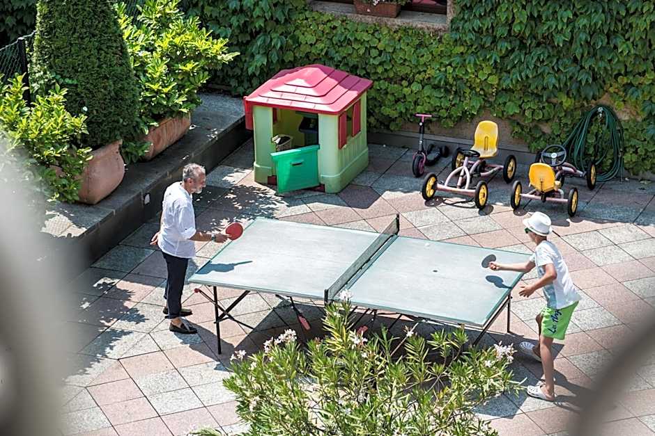 International au Lac Historic Lakeside Hotel