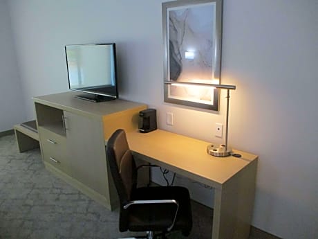 Suite-1 King Bed Nsmk Sofbd Micrfg 250Fla Hispd Full Breakfast
