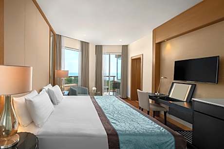 Junior Suite with Garden View
