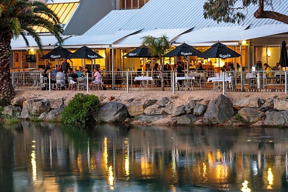 Trailways Hotel Nelson