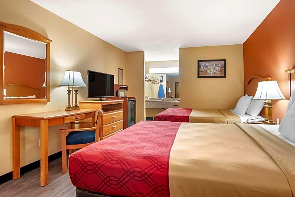 Econo Lodge Inn & Suites Evergreen