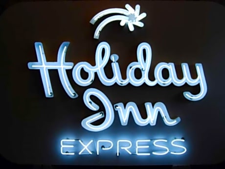 Holiday Inn Express and Suites Norwood Boston Area