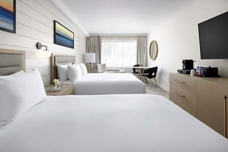 Deluxe Queen Room with Two Queen Beds