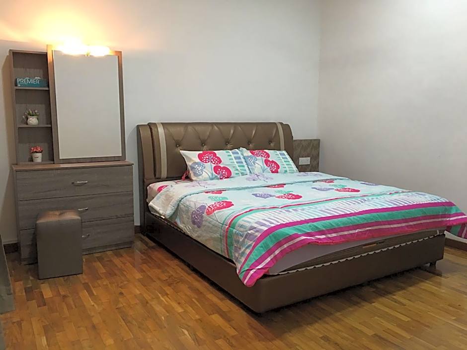 SHINY HOMESTAY @ Sutera Utama, Johor Bahru