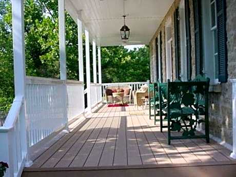 Stone Haus Bed & Breakfast