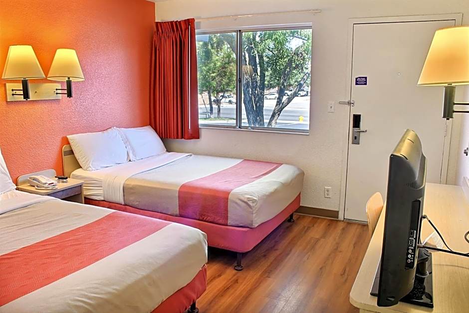Photo 1 of 4 of Quadruple Room