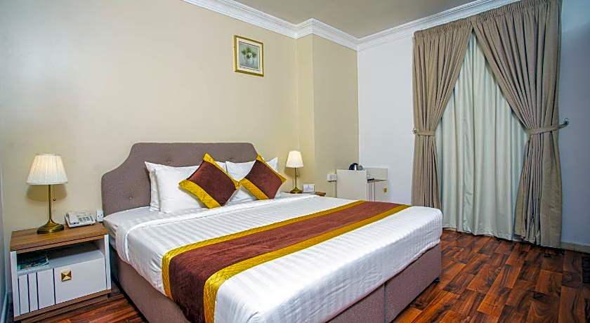 La Villa Suites Hotel