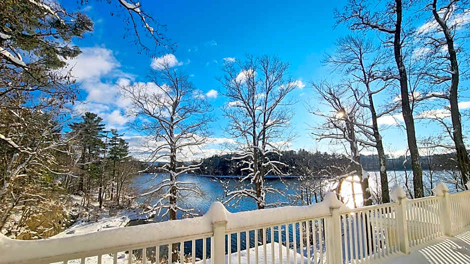 Lakehouse Inn