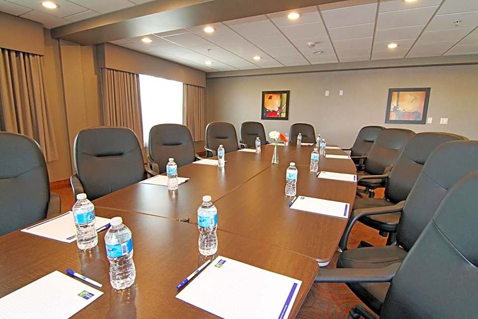 Holiday Inn Express and Suites Calgary University By IHG