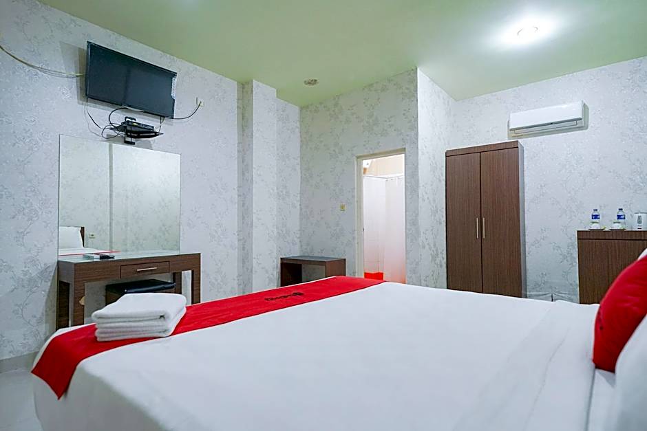 RedDoorz Plus @ Jalan FL Lumban Tobing Sibolga