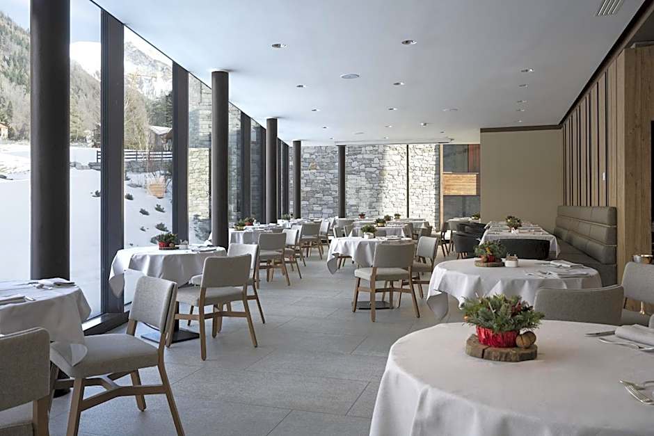 Grand Hotel Courmayeur Mont Blanc, by R Collection Hotels