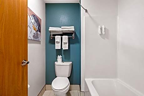 Queen Room with Two Queen Beds - Non Smoking