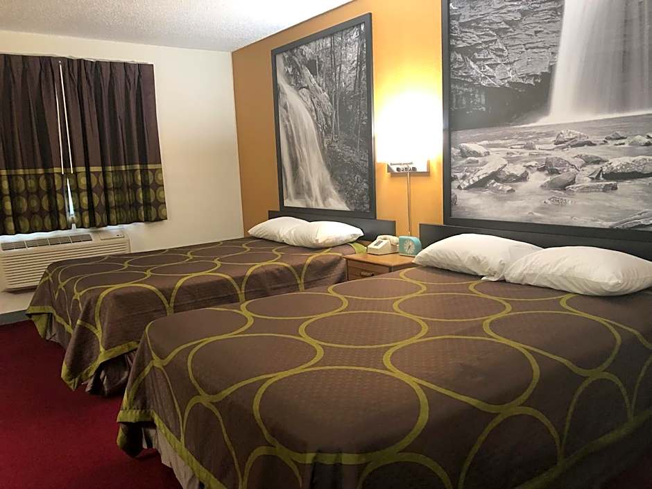 Super 8 by Wyndham Front Royal Near Shenandoah National Park