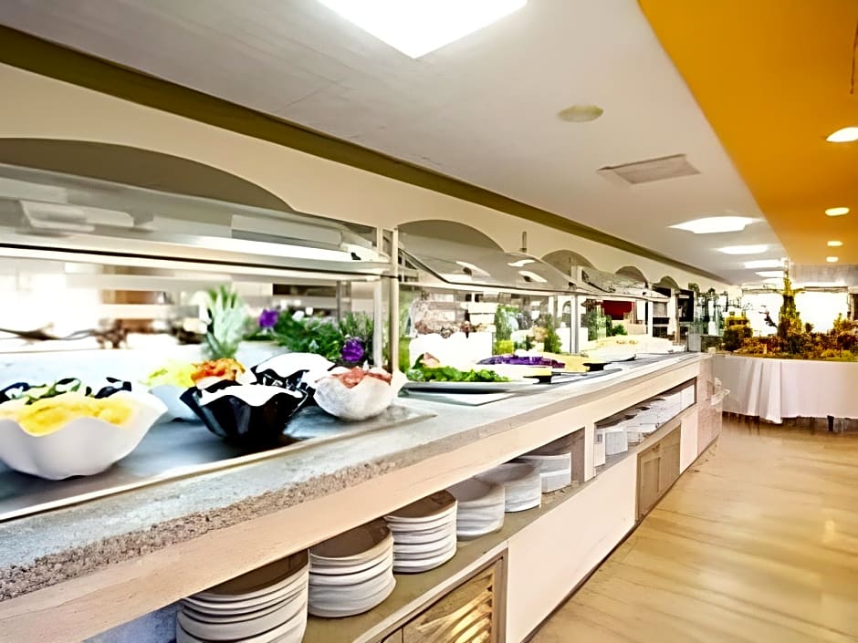 Hotel Seramar Luna-Luna Park