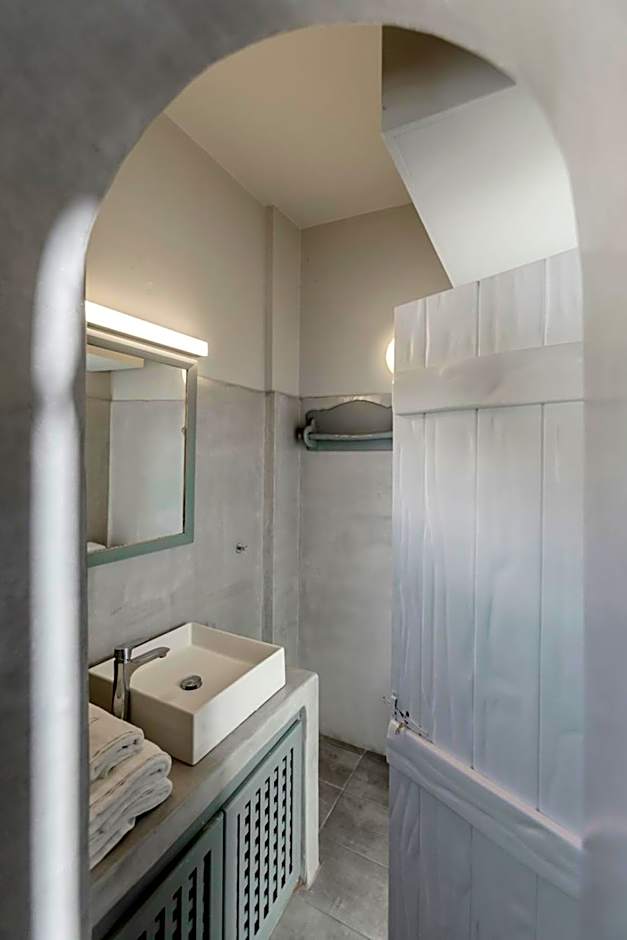 Blue Dolphins Apartments