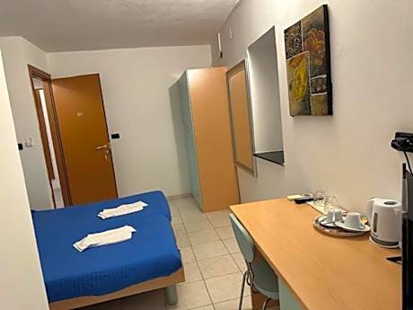 Double Room with External Private Bathroom