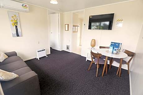 Deluxe Queen Suite