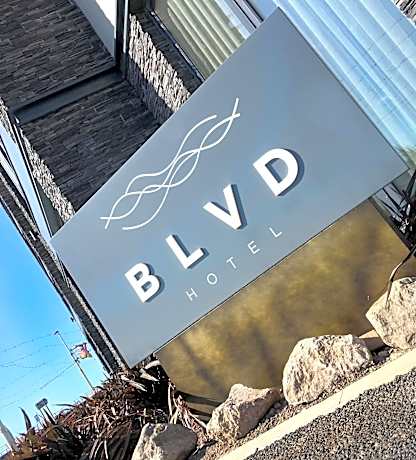 Boulevard Hotel