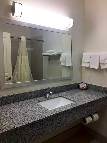 Scottish Inn & Suites - Conroe