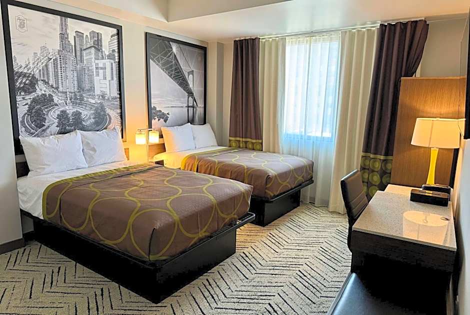 Super 8 by Wyndham Bronx Near Stadium