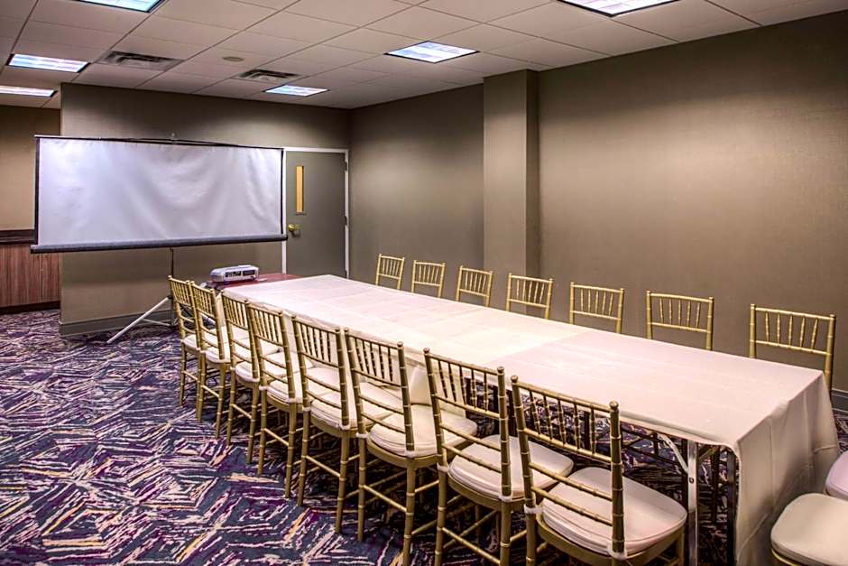 DoubleTree by Hilton Hotel Utica