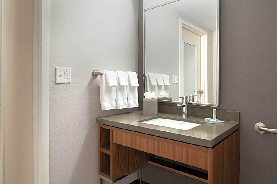 Courtyard by Marriott Providence Lincoln