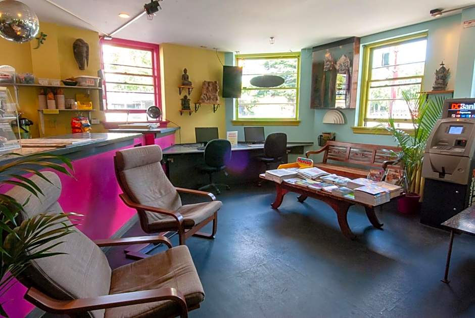 Ocean Island Inn | Backpackers | Suites