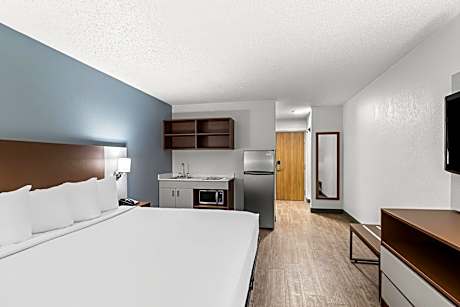 1 King Bed, Efficiency, Nonsmoking