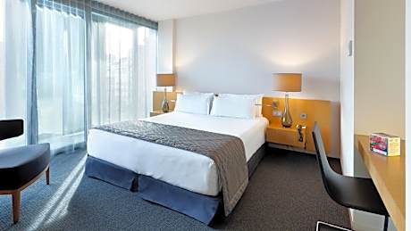 FAMILY ROOM 4 PEOPLE