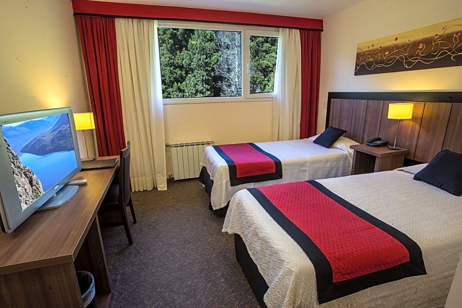 Huinid Pioneros Hotel