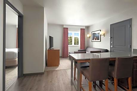 One-Bedroom King Suite with Sofa Bed - Hearing Accessible