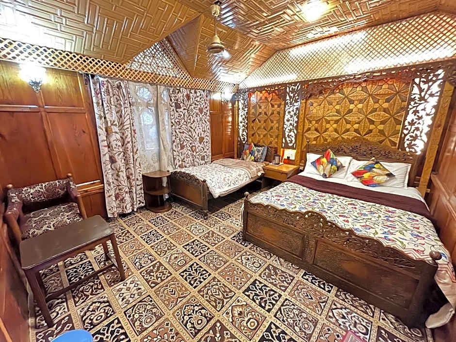 Young Shahzada Group of Houseboats